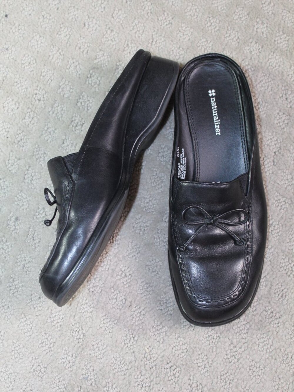 Naturalizer Size 6.5M Black Flat Mules